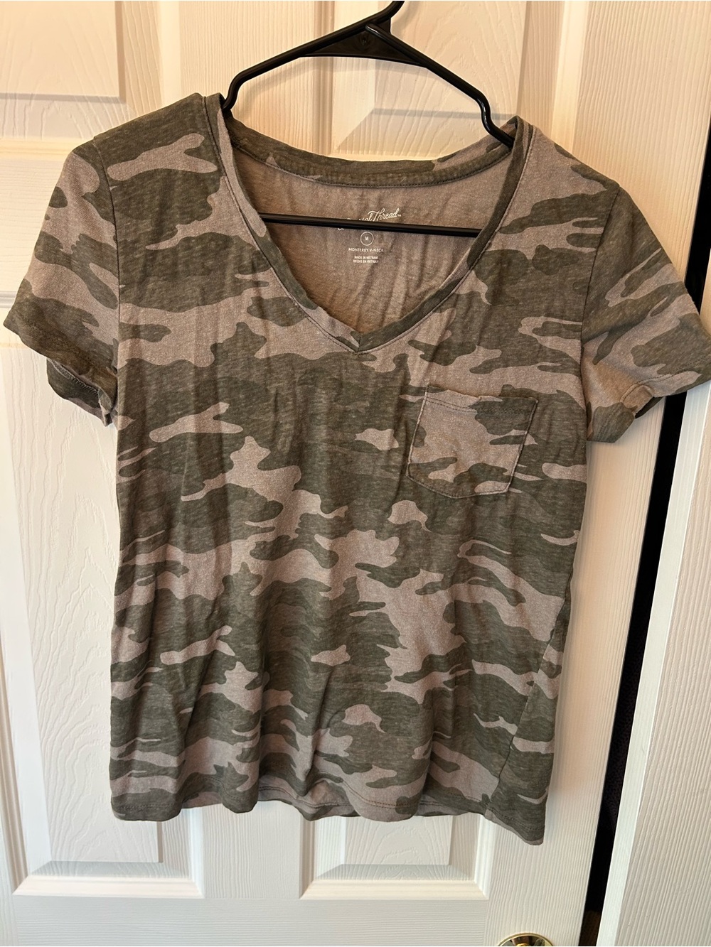 Universal Thread by Target Camo Basic Monterey Vneck Shirt